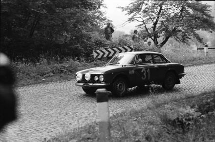 Lelio Lattari i Andrzej Martynkin – Alfa Romeo 2000 GTV.
