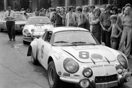 Nr.8. Juan Pradera i Jose Bascaran – Alpine Renault A110,nr.9. Bernard Dulcy i Jean Francois Baggary – Porsche Carrera RS.