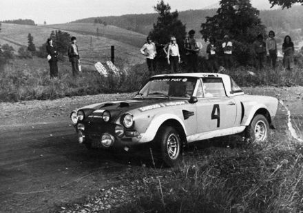 Andrzej Jaroszewicz i Ryszard Żyszkowski – Fiat Abarth 124.