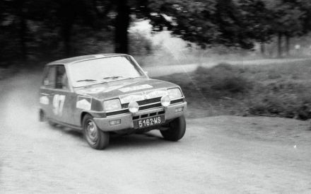 Jerzy Landsberg i Marek Muszyński – Renault R5 LS.