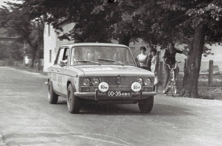 Kostitis Girdauskas i Algis Girdauskas – Łada 2103.