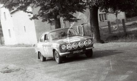 Jens Ole Kristiansen i Marianne Pedersen – Ford Escort 1300.