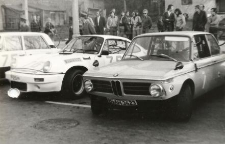 BMW Alpina 2002 Ti Hansa Karela Benza, Porsche Carrera RS Adama Smorawińskiego, Polski Fiat 125p/Akropolis Ksawerego Franka.