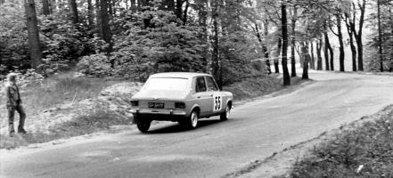 Mariusz Kostrzak i Grażyna Dzwonkowska – Zastava 1100.