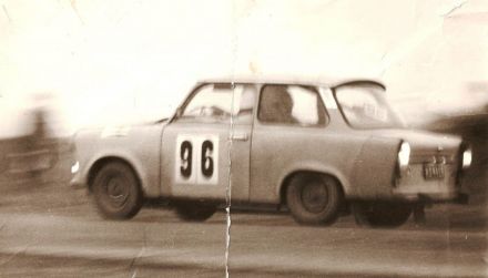 Krzysztof Adamski i Tadeusz Betlej  – Trabant 601.