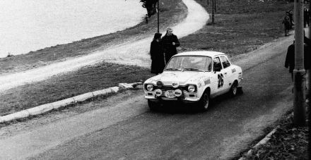 Włodzimierz Dominowski i Andrzej Niewiadomski – Ford Escort RS 2000.