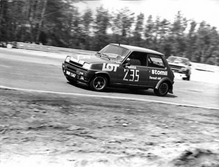 Błażej Krupa – Renault 5 Alpine. 