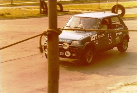  Błażej Krupa i Piotr Mystkowski – Renault 5 Alpine.